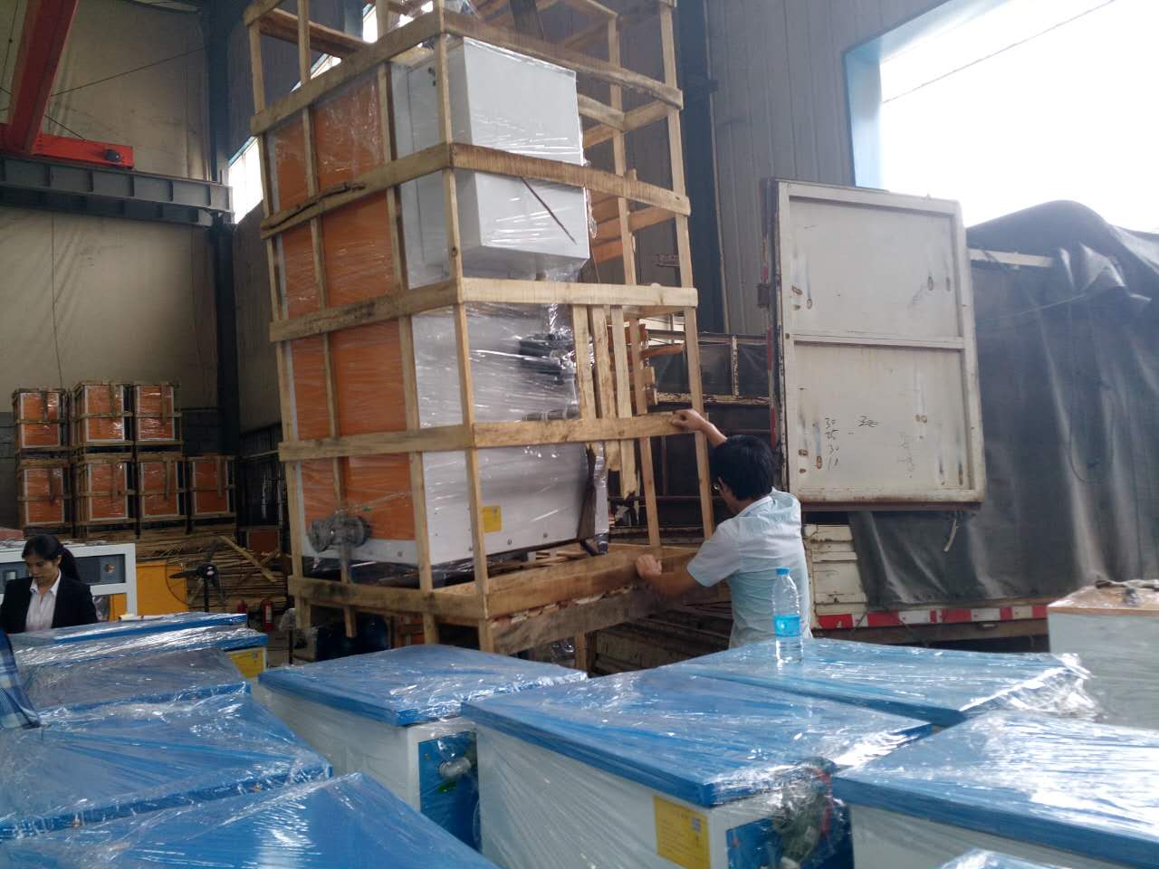 青青草精品视频厂房发货图