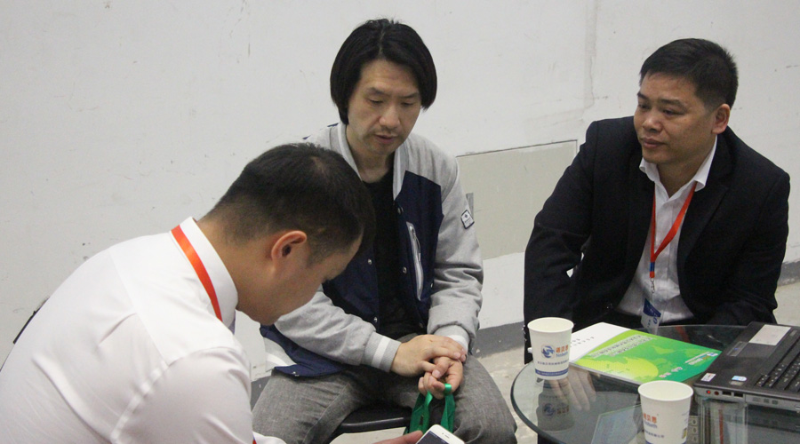 青青草精品视频技术总工现场讲解
