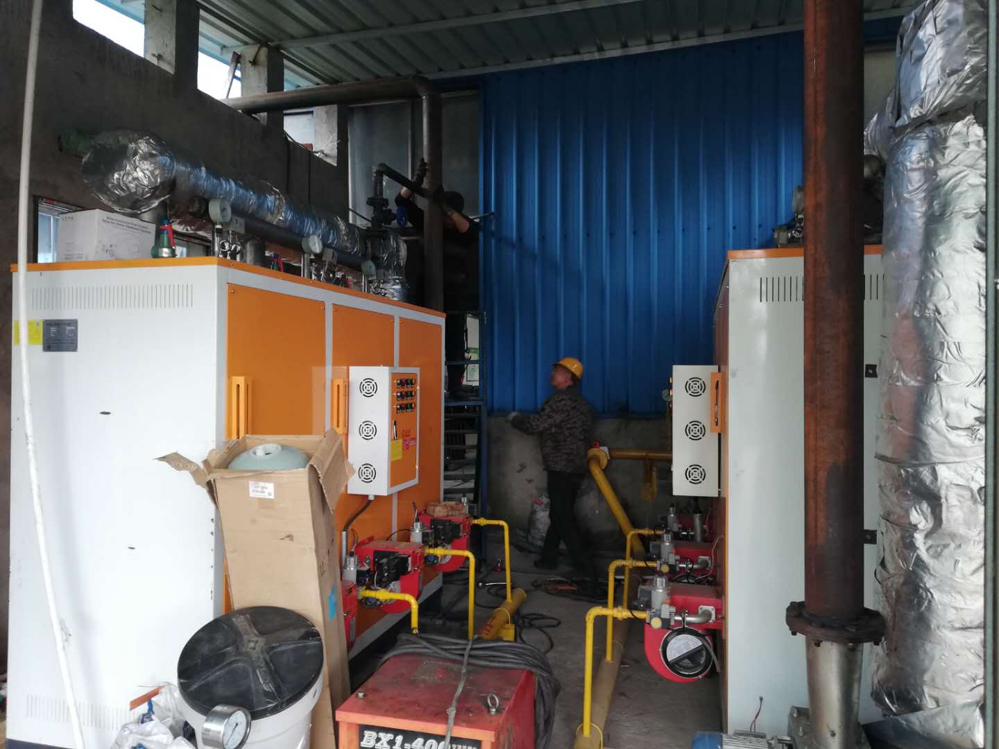 石油管道厂家使用青青草精品视频蒸汽发生器进行除锈