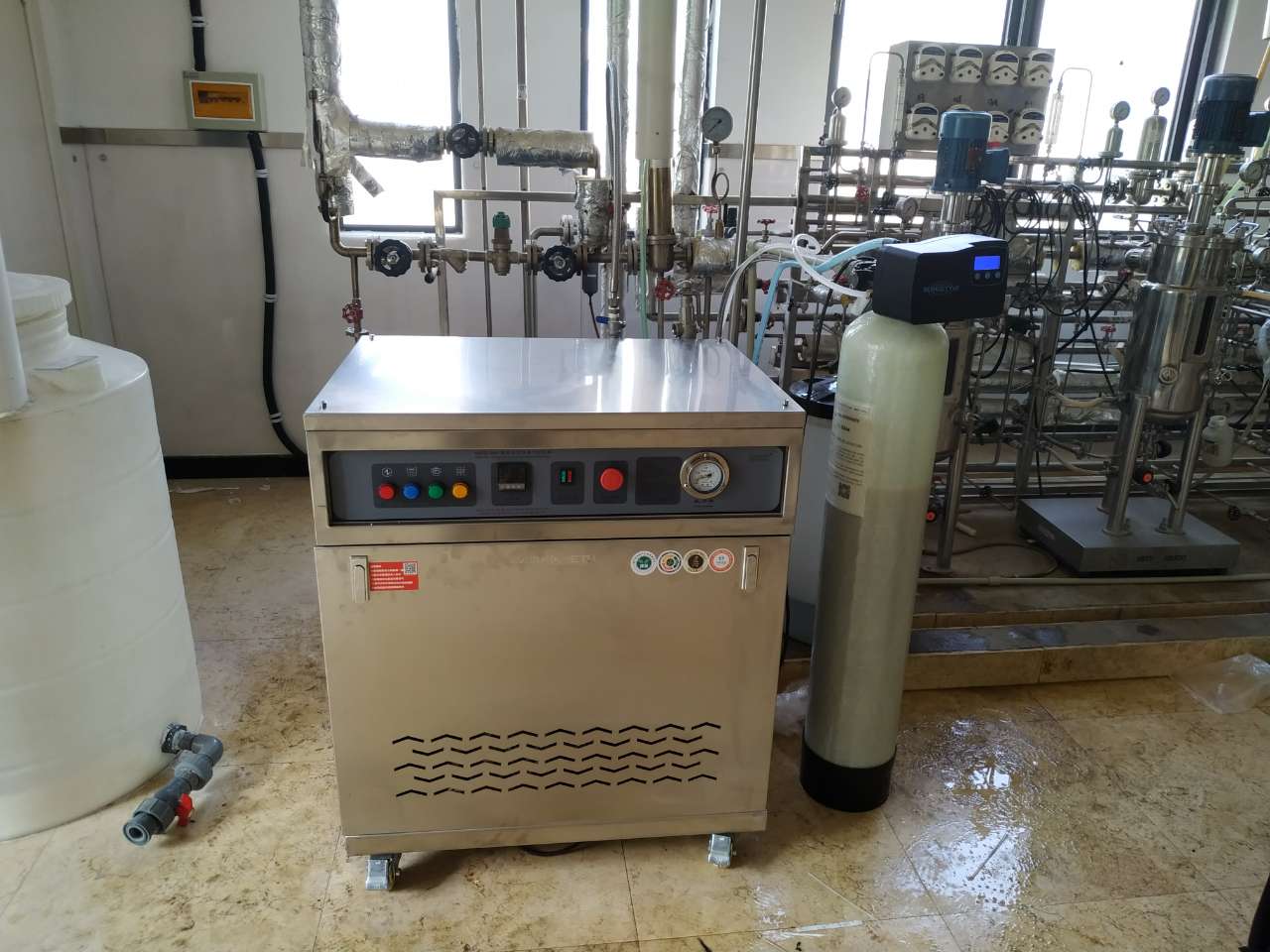 生物制药设备要求高？洁净蒸汽发生器精准控温有效辅助制药生产