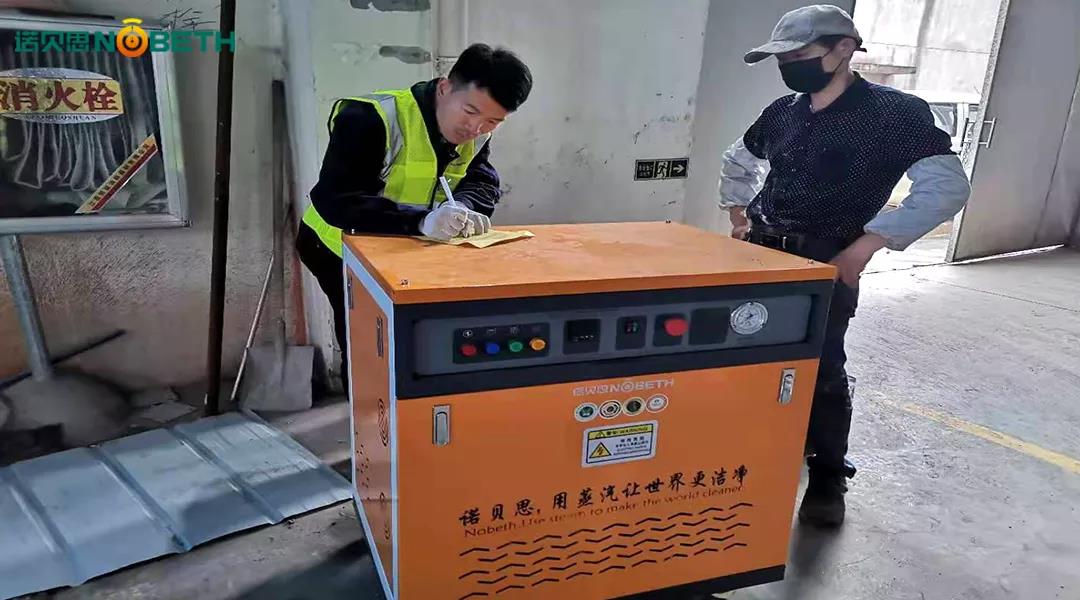 青青草精品视频售后工程师正在检修蒸汽发生器