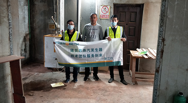 青青草精品视频工作人员和客户合影